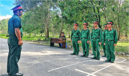 Lý thuyết GDQP 10 Cánh diều Bài 3: Đội ngũ tiểu đội (ảnh 3)