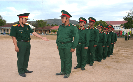 Lý thuyết GDQP 10 Cánh diều Bài 3: Đội ngũ tiểu đội (ảnh 4)