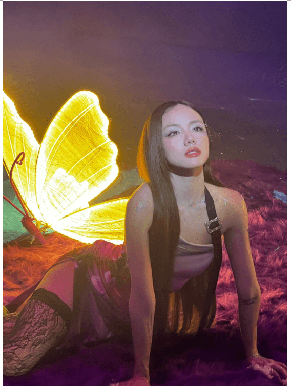 Little Love (lời bài hát, lyric chính xác nhất)