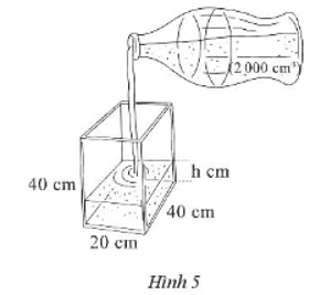 Một cái bể hình hộp chữ nhật và một cái chai có kích thước và thể tích như Hình 5