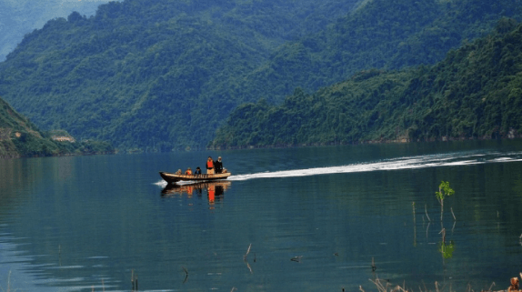 Tóm tắt Người lái đò sông đà