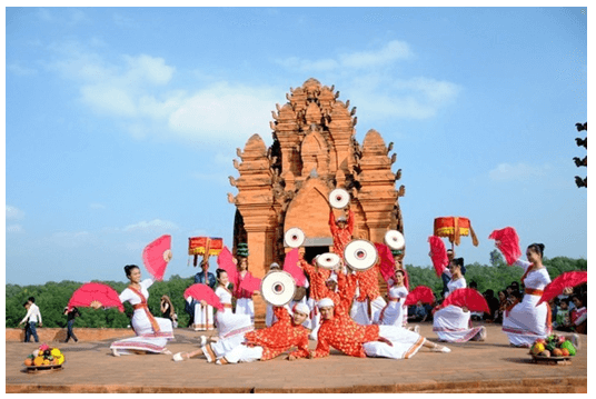 Tóm tắt Lễ hội dân gian đặc sắc của dân tộc Chăm ở Ninh Thuận hay, ngắn nhất | Ngữ văn lớp 10 Cánh diều