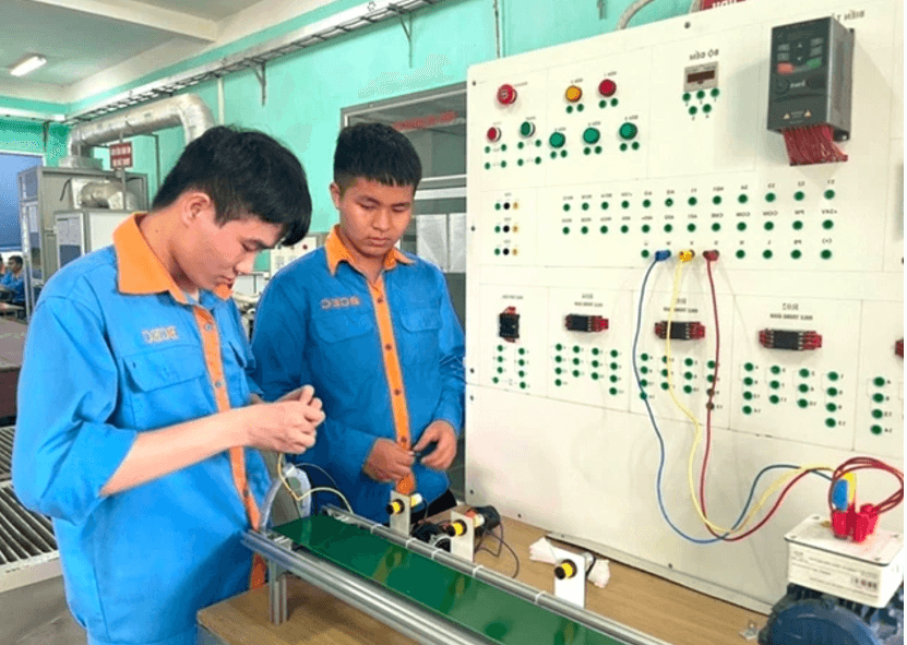 Điều kiện, tiêu chuẩn để tuyển sinh chương trình kỹ sư tài năng lĩnh vực STEAM