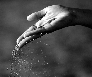 6+ Đoạn văn nghị luận xã hội về biết cách buông bỏ (siêu hay)