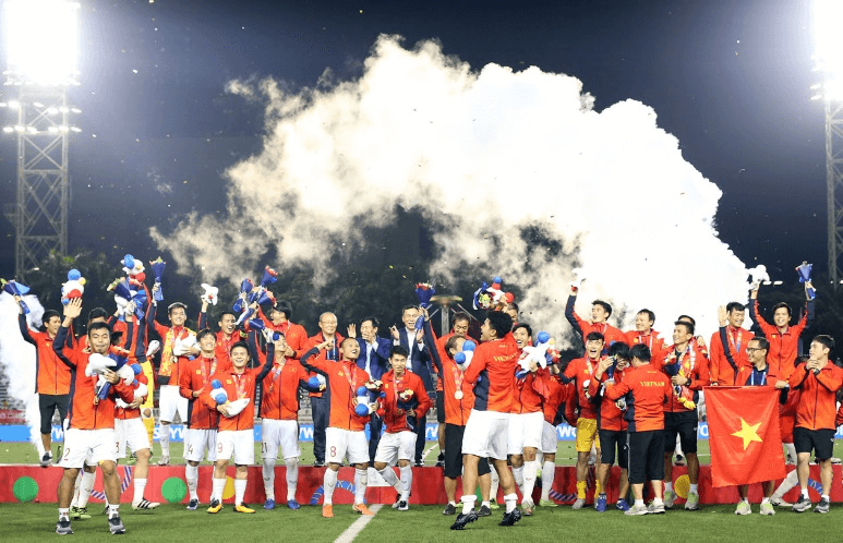 5+ Đoạn văn nguyên nhân giúp bóng đá Việt Nam chiến thắng (điểm cao)