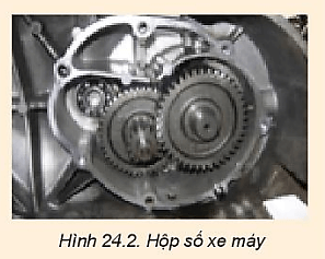 Hình 24.2 mô tả hộp số xe máy. Hãy giải thích tại sao khi đi xe máy trên những